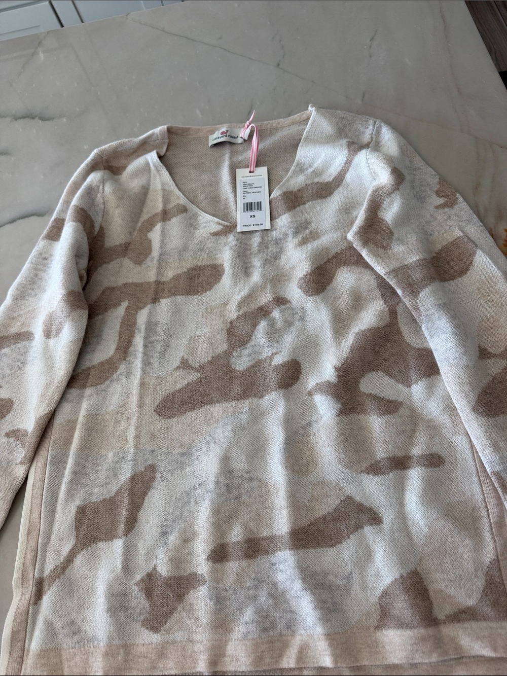 🐳Vineyard Vines Women's V-Neck Sweater in Beige and Cream Camo